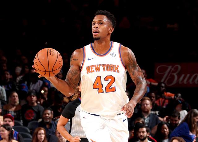 当场向裁判 当场向裁判