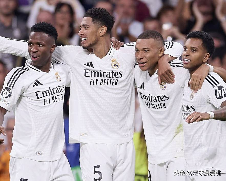 斜插至身后 斜插至身后